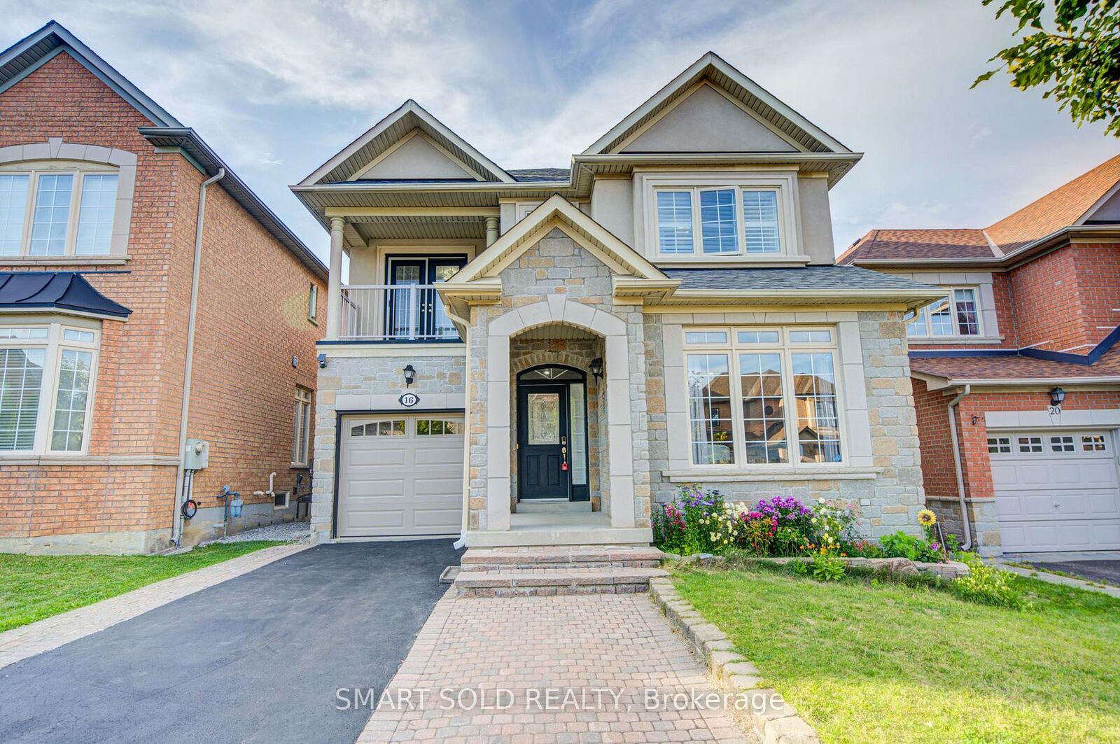 Property Photo: 16 Burgundy Trail ON L4J 8X5