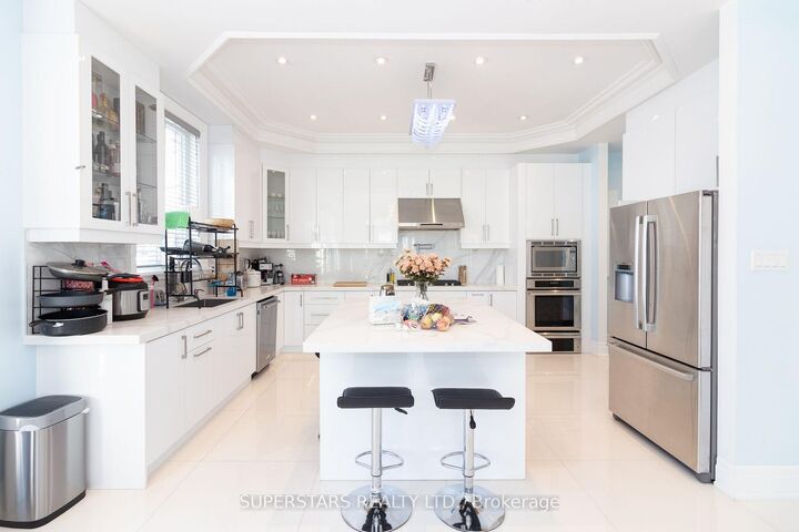 Property Photo:  123 Wilmington Avenue  ON M3H 5J5 