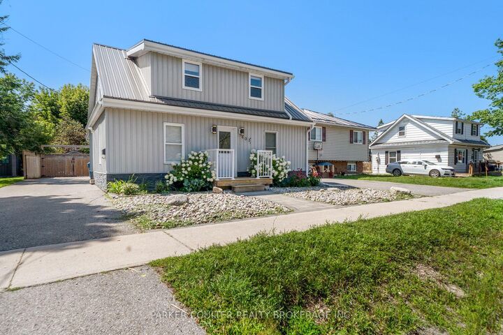 Property Photo:  403A Forest Avenue S  ON L3V 3Z2 