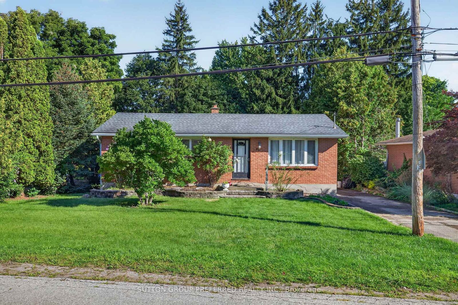 Property Photo:  98 Queen Street  ON N0L 1G2 