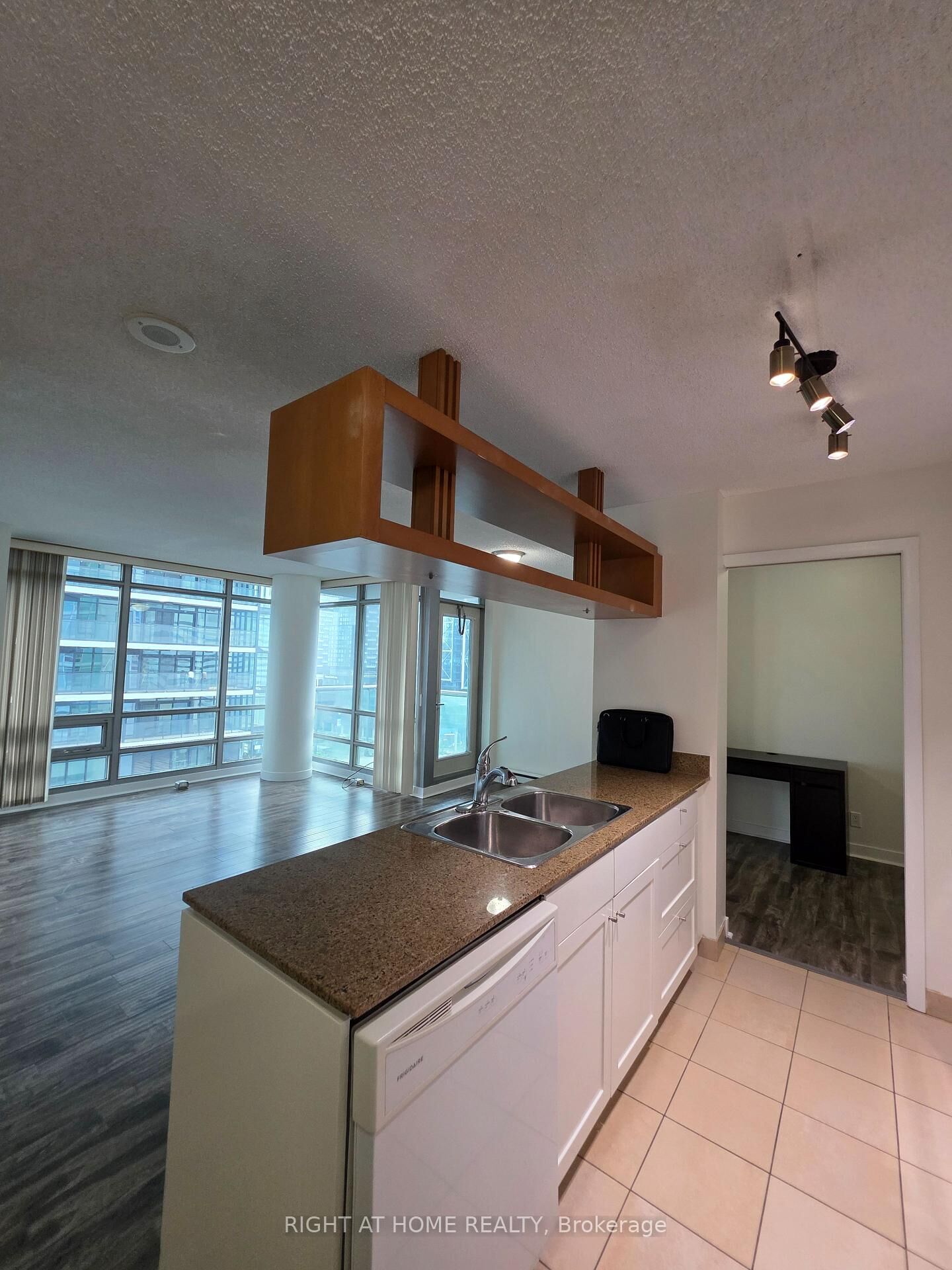 Property Photo:  81 Navy Wharf Court 2108  ON M5V 3S2 