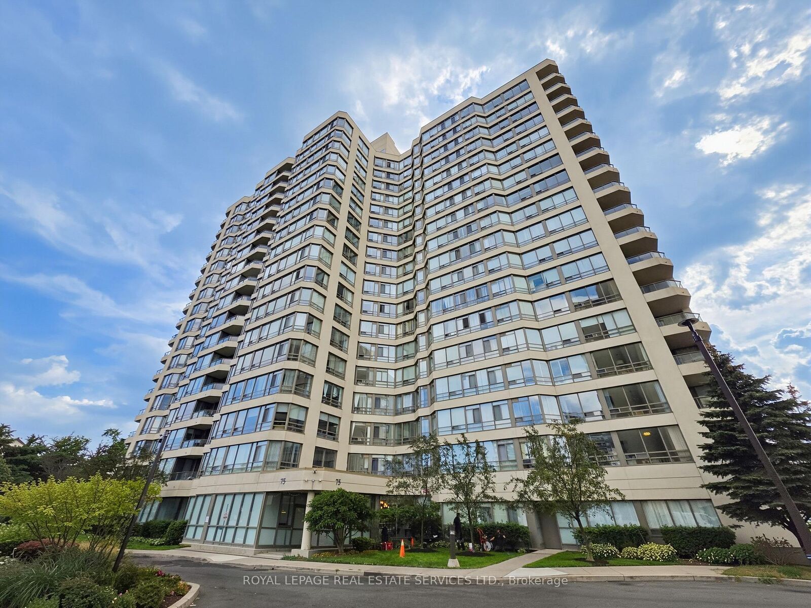 Property Photo: 75 King Street E 1212 ON L5A 4G5