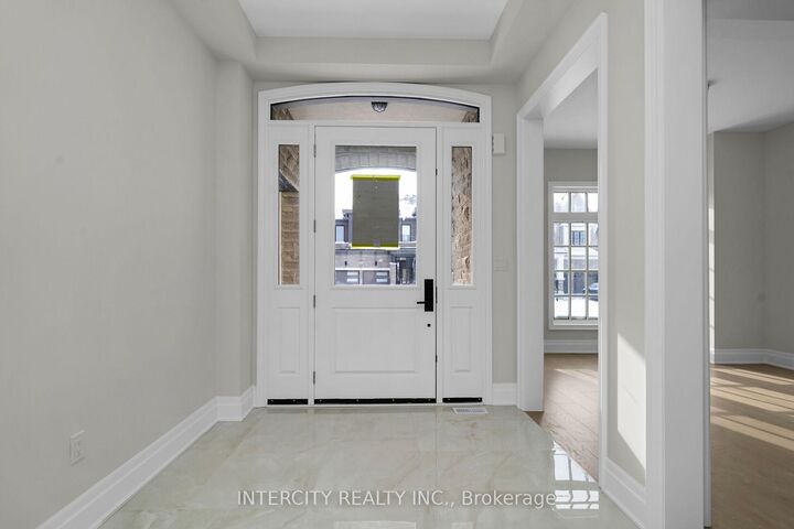 Property Photo: 8 Heart Lake Circle ON L7B 0T1