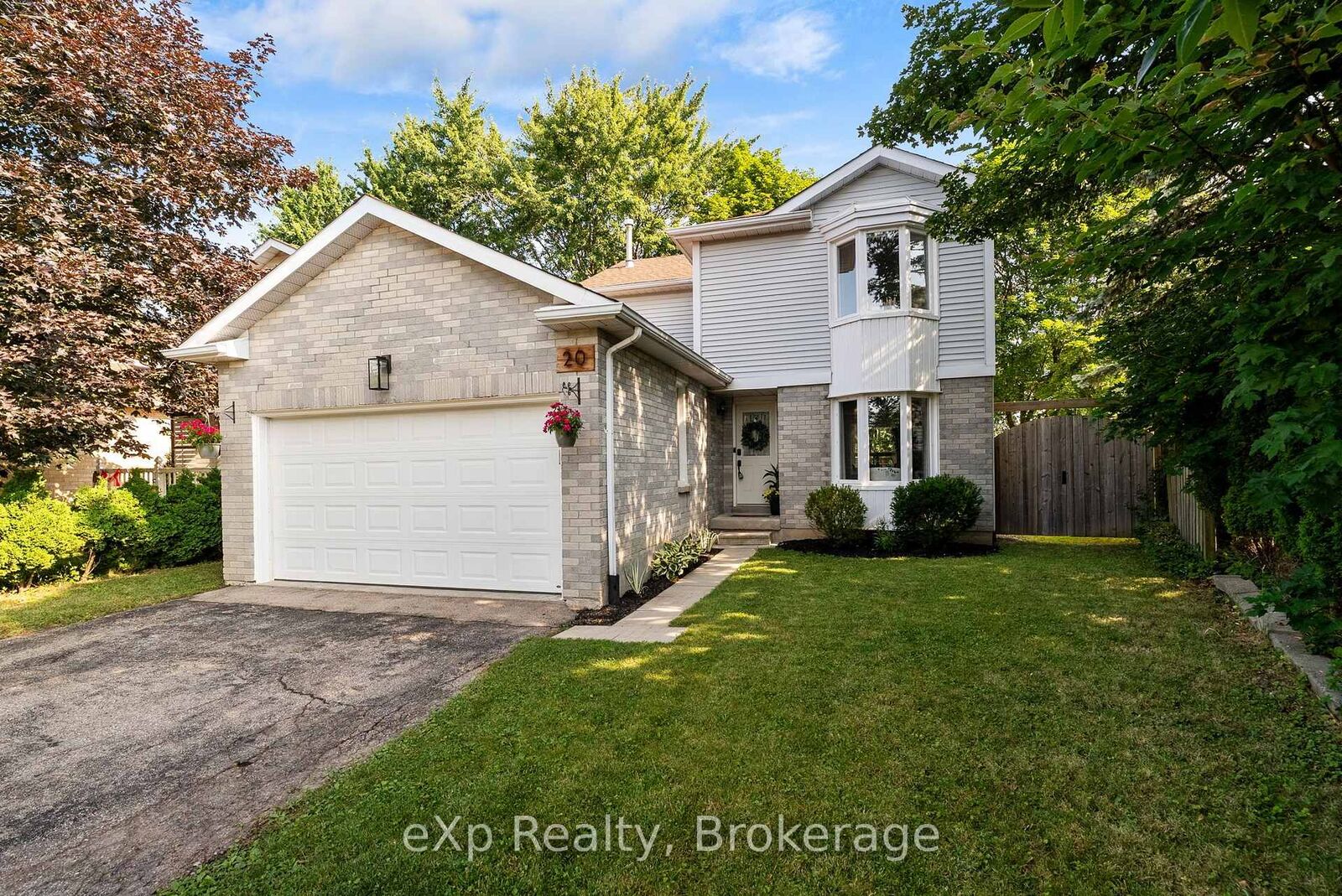 Property Photo: 20 Edison Crescent ON N5A 7V1