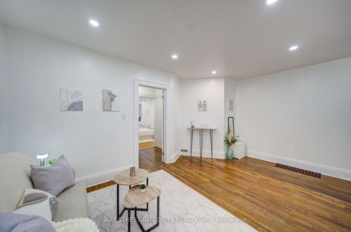 11 Glenora Avenue — photo 1
