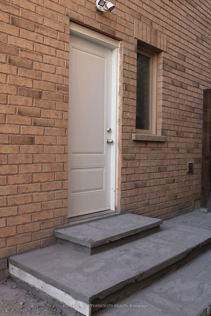 Property Photo:  131 Trammel Drive Bsmt Room 1  ON L4H 0W2 