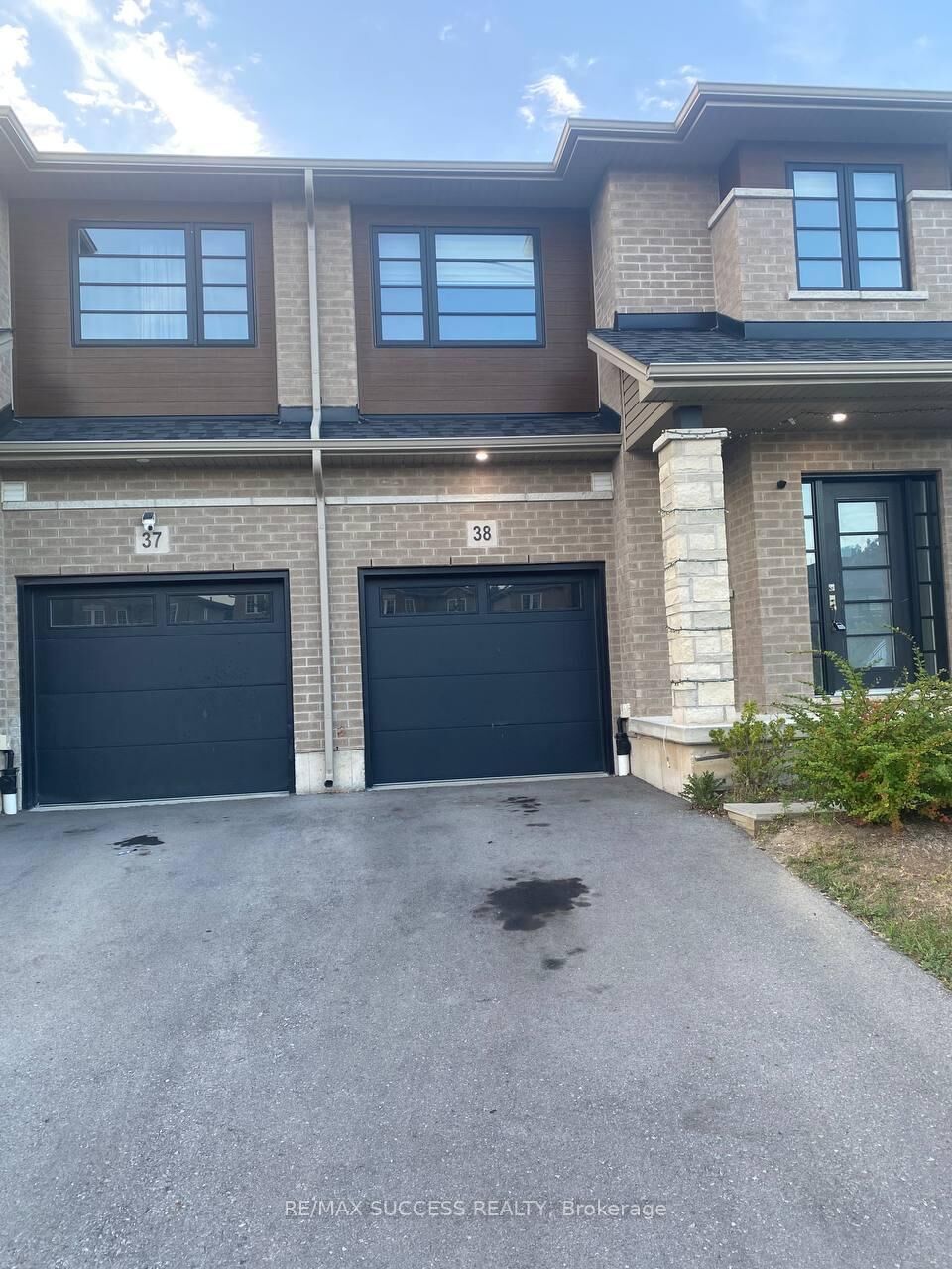 Property Photo:  520 Grey Street 38  ON N3S 0K1 