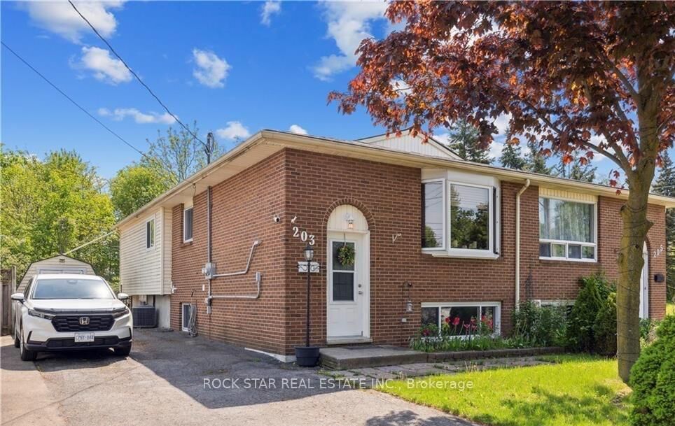 Property Photo:  203 Commercial Street Upper  ON L3B 5Z5 