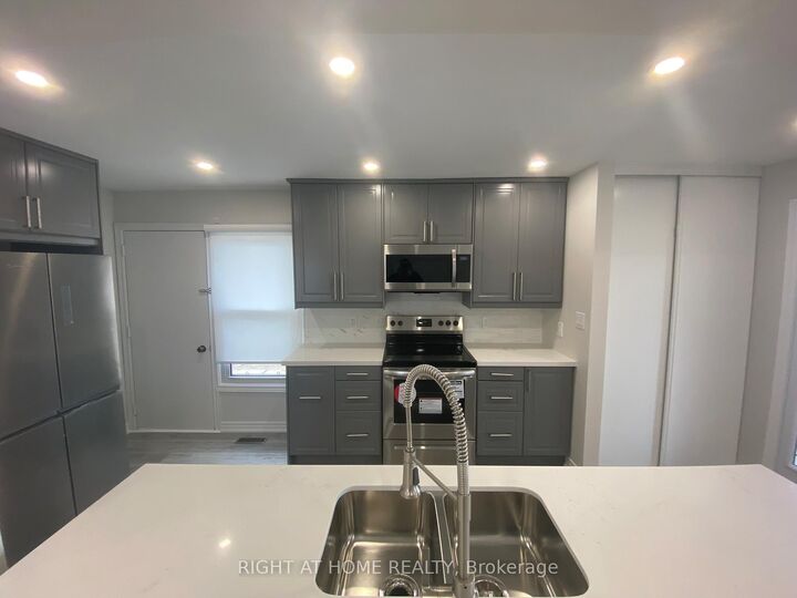 Property Photo:  118 Avening Drive  ON M9V 4E6 