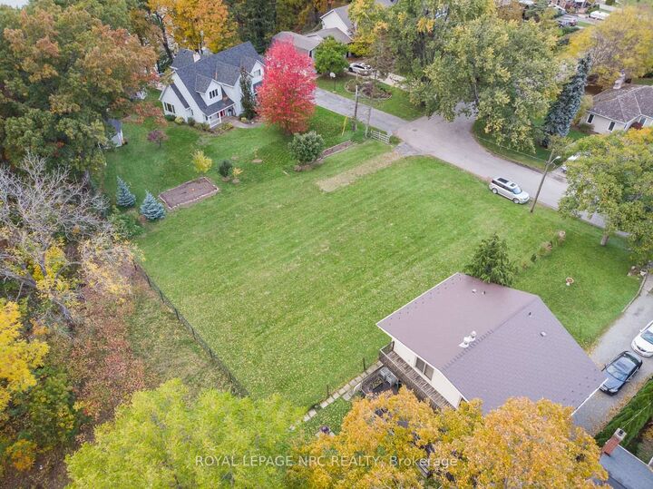 Property Photo:  56B Henley Drive  ON L2N 4A9 