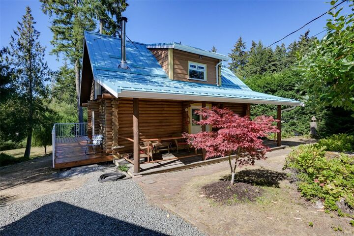 Property Photo: 3612 Vanland Rd BC V8H 0G6