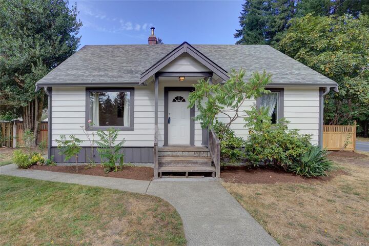 Property Photo: 6810 Third St BC V0R 1Y0