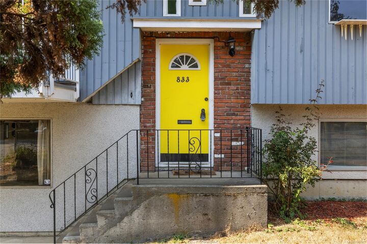 Property Photo: 833 Jordon Ave BC V9R 4G9