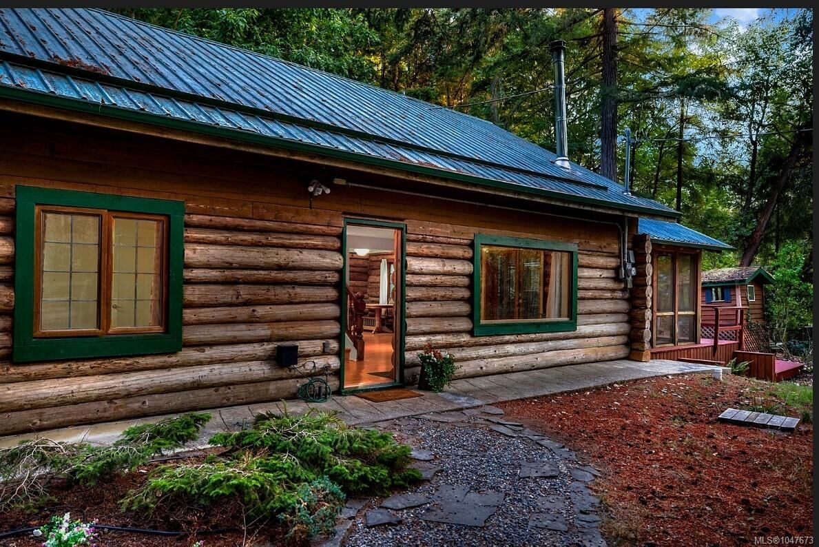 Property Photo:  135 Fairway Dr  BC V8K 1M6 