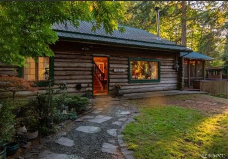 Property Photo: 135 Fairway Dr BC V8K 1M6