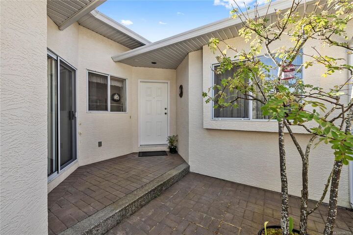 Property Photo: 128 Ocean Walk Dr BC V9V 1N2