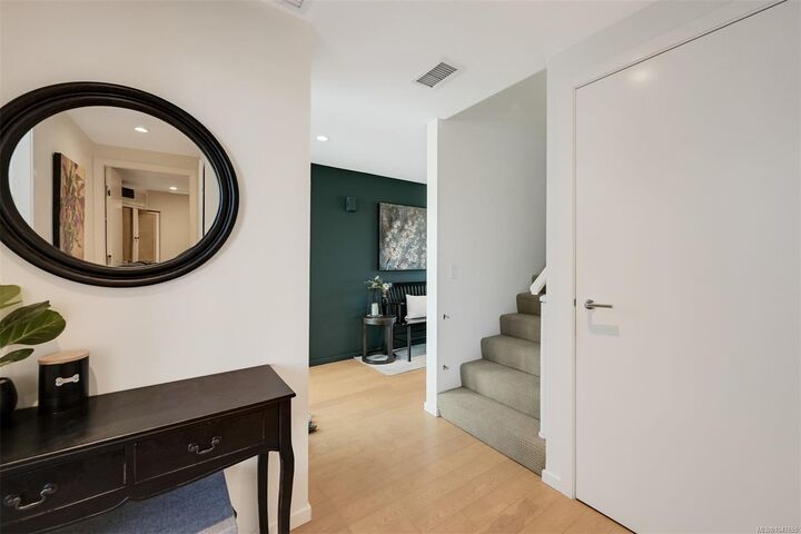 Property Photo: 100 Saghalie Ave #Th5 BC V9A 0A1