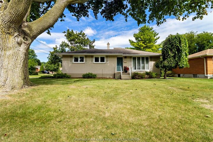 Property Photo: 199 Tweedsmuir Avenue East ON N7M 4A3