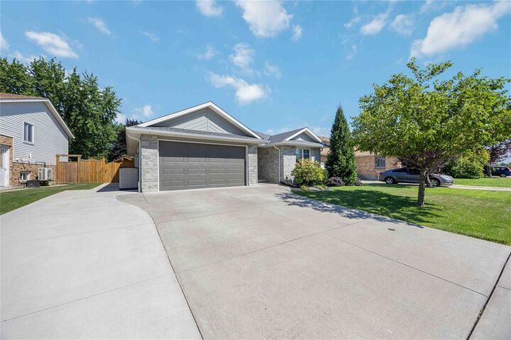 Property Photo: 1040 Finch Drive ON N7S 6A7