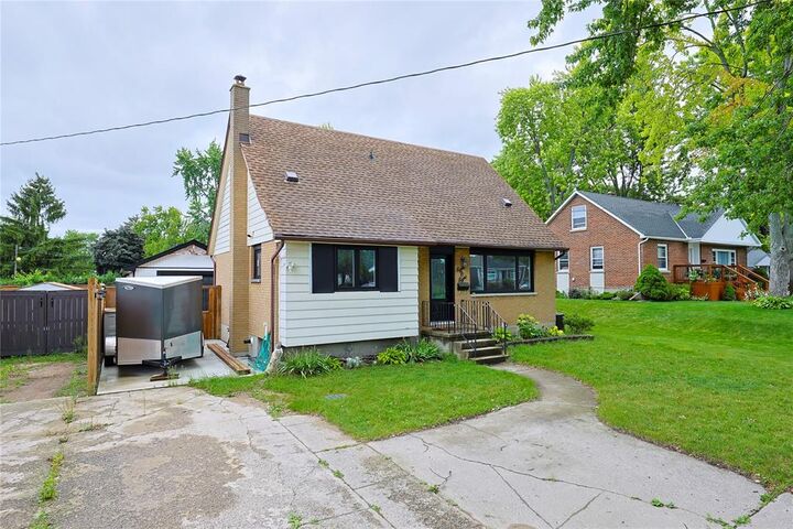 Property Photo: 808 Rosedale Avenue ON N7V 2A3