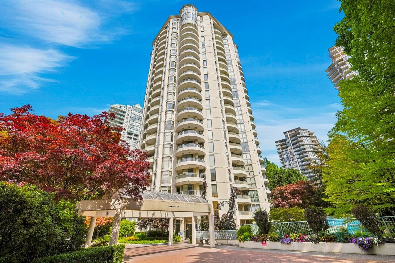 Property Photo:  6188 Patterson Avenue 2201  BC V5H 2N1 