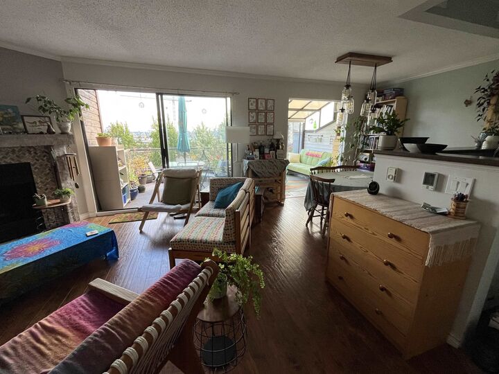Property Photo:  220 E 4th Street 10  BC V7L 1H9 