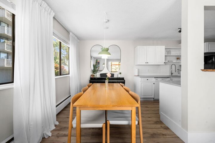 Property Photo:  1610 Chesterfield Avenue 202  BC V7M 2N7 