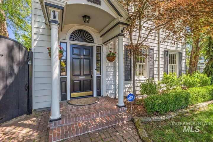 Property Photo:  1424 E Warm Springs Ave  ID 83712 