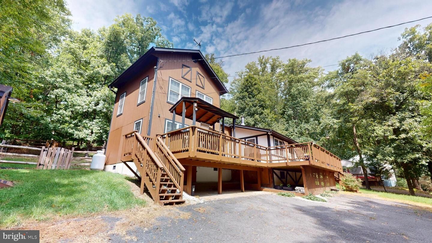 Property Photo:  104 Laurel Lane  VA 20135 