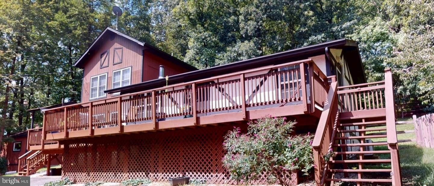 Property Photo:  104 Laurel Lane  VA 20135 