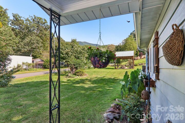 Property Photo:  550 Lickstone Road  NC 28786 