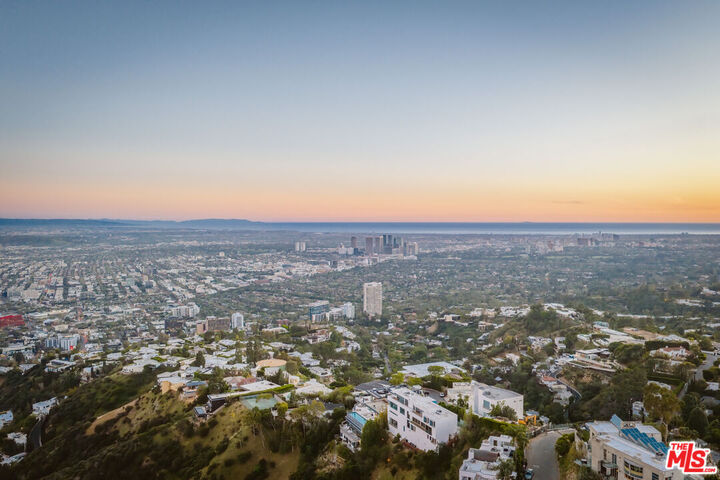 Property Photo:  2189 Sunset Plaza Dr  CA 90069 
