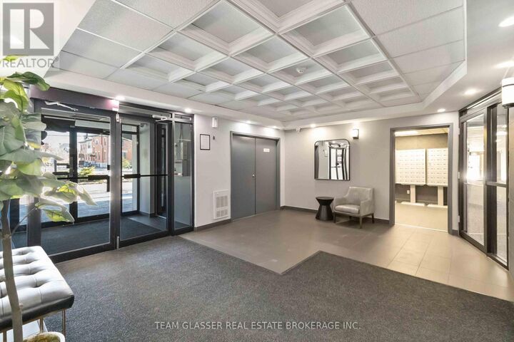 Property Photo: 396 Queens Avenue 502 ON N6B 1X7