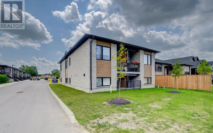 Property Photo: 440 Wellington Street East 3 ON N0G 2L2