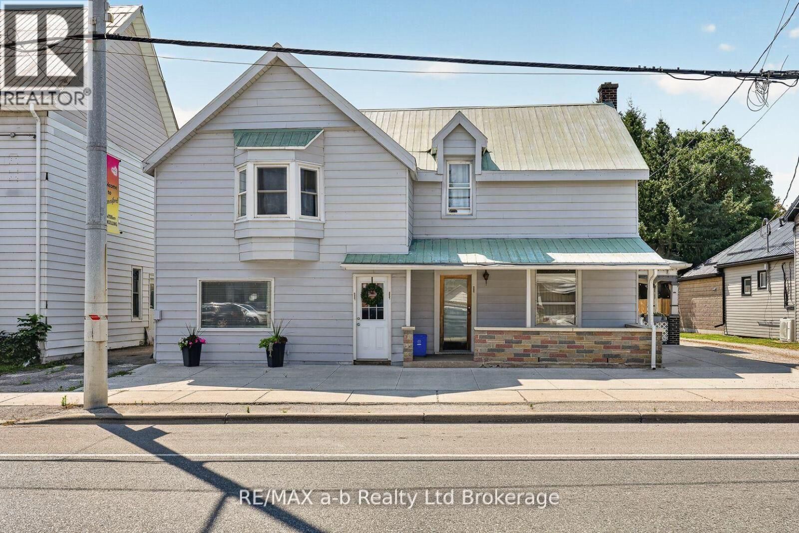 Property Photo:  133 Dundas Street West  ON N0M 2M0 