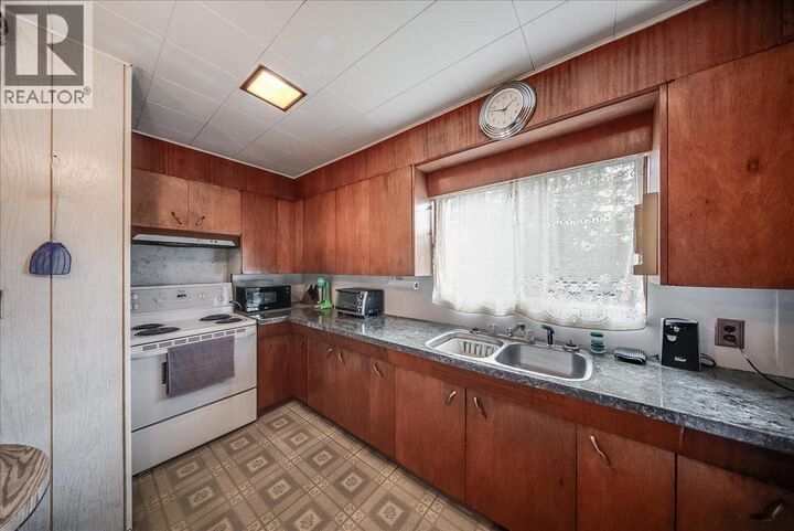 Property Photo:  1924 Davis Street  BC V0G 1Y0 