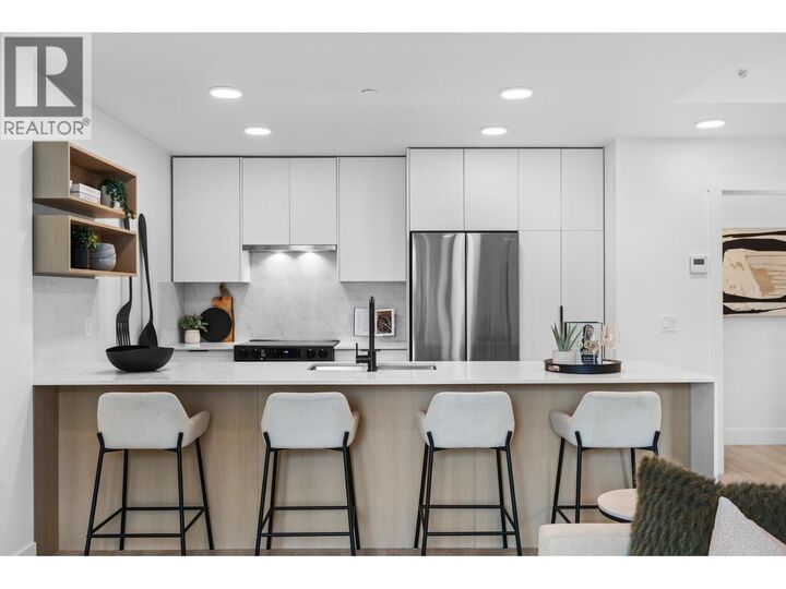 Property Photo: 620 Coronation Avenue 102 BC V1Y 7A5