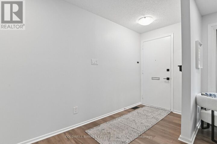 Property Photo:  1401 Metz Crescent  ON K1K 3Z7 