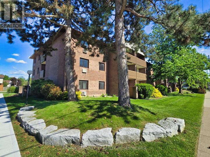 Property Photo:  72 East Main Street East 211  ON L3K 5Z8 