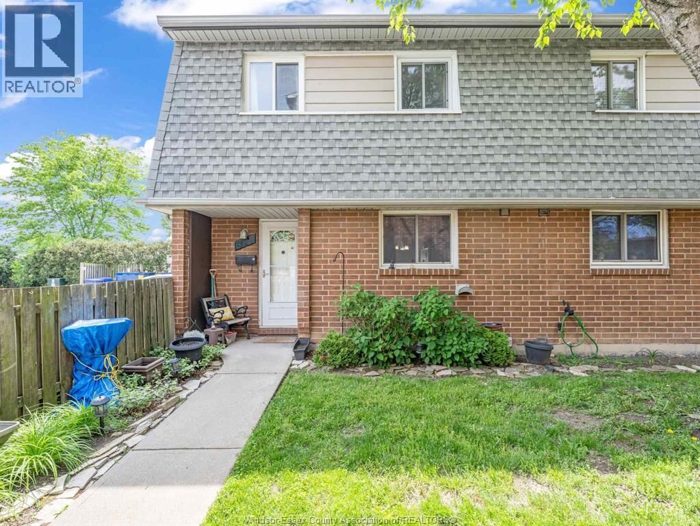 Property Photo:  6701 Rose-Ville Garden Drive  ON N8T 1J3 