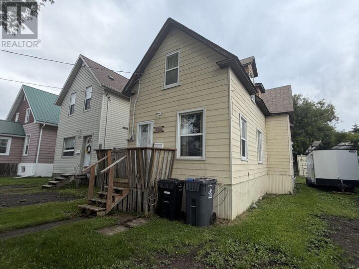 216 McIntyre St — photo 1