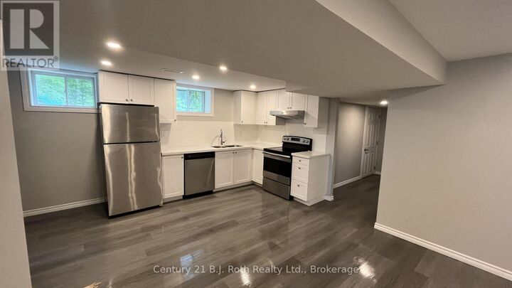 687 Victoria Street Lower — photo 1