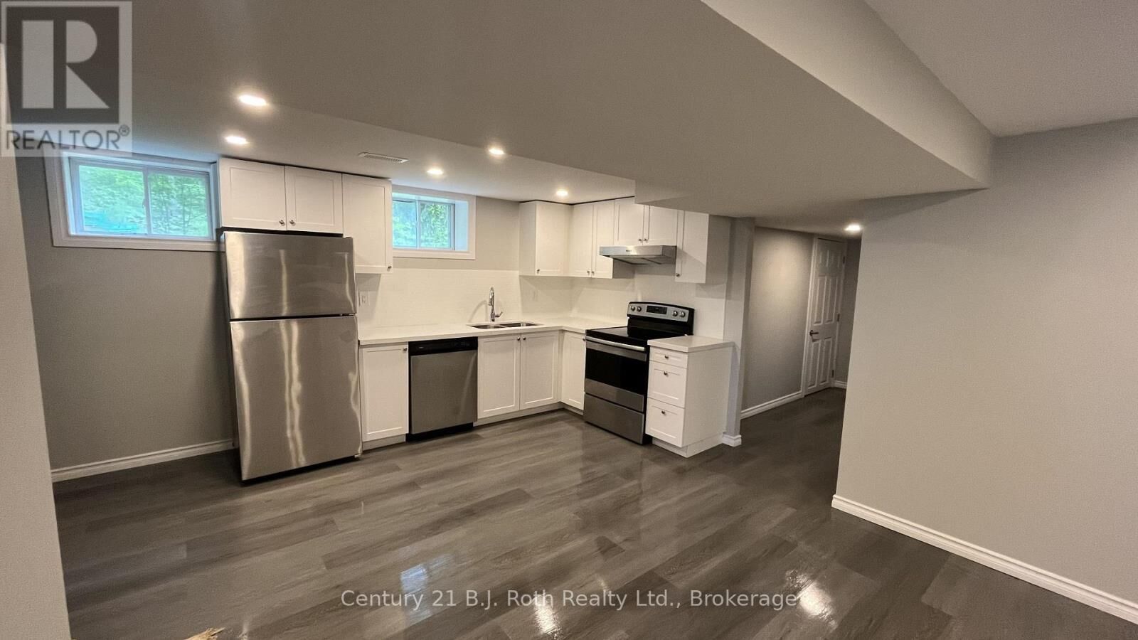 Property Photo: 687 Victoria Street Lower ON L4R 1A9