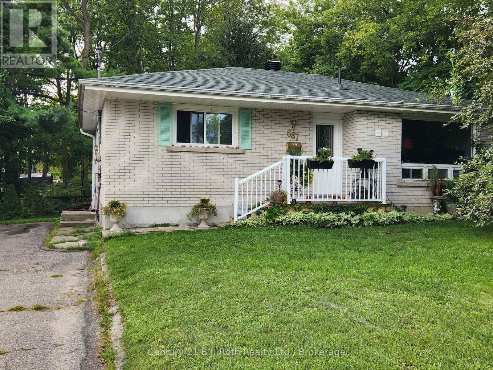 Property Photo:  687 Victoria Street Lower  ON L4R 1A9 