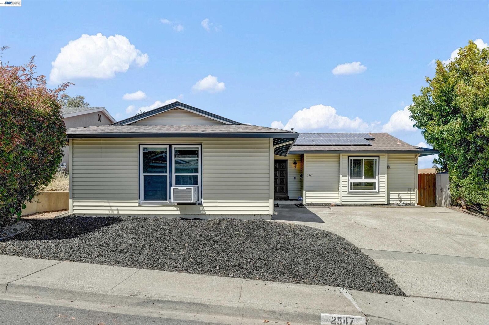 Property Photo:  2547 Silvercrest Ct  CA 94564 