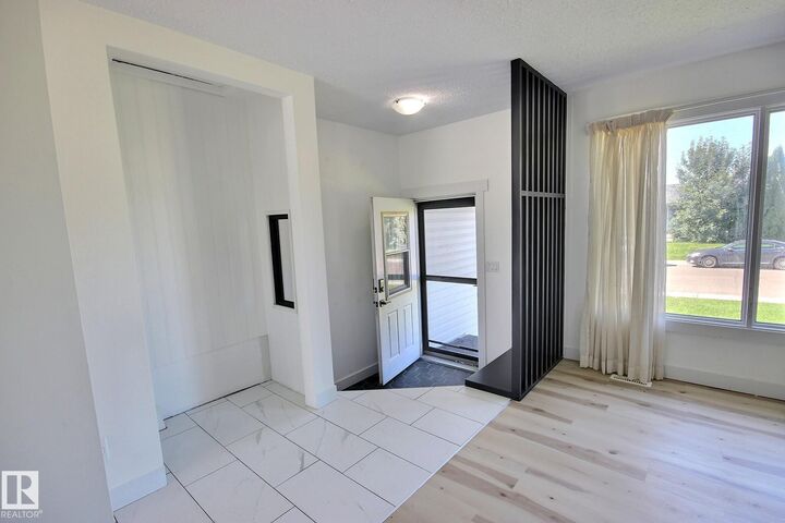 Property Photo:  5207 46 Street  AB T4X 1H9 