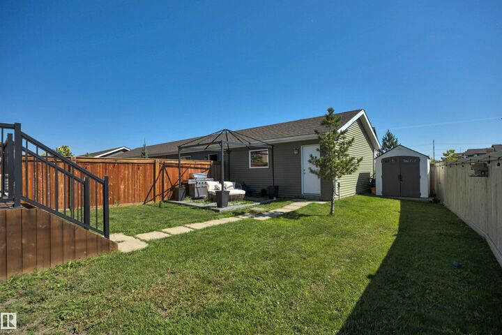 Property Photo:  2605 Maple Way NW  AB T6T 2K1 