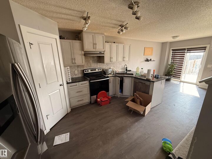 Property Photo:  3317 11 Avenue NW  AB T6T 2C5 