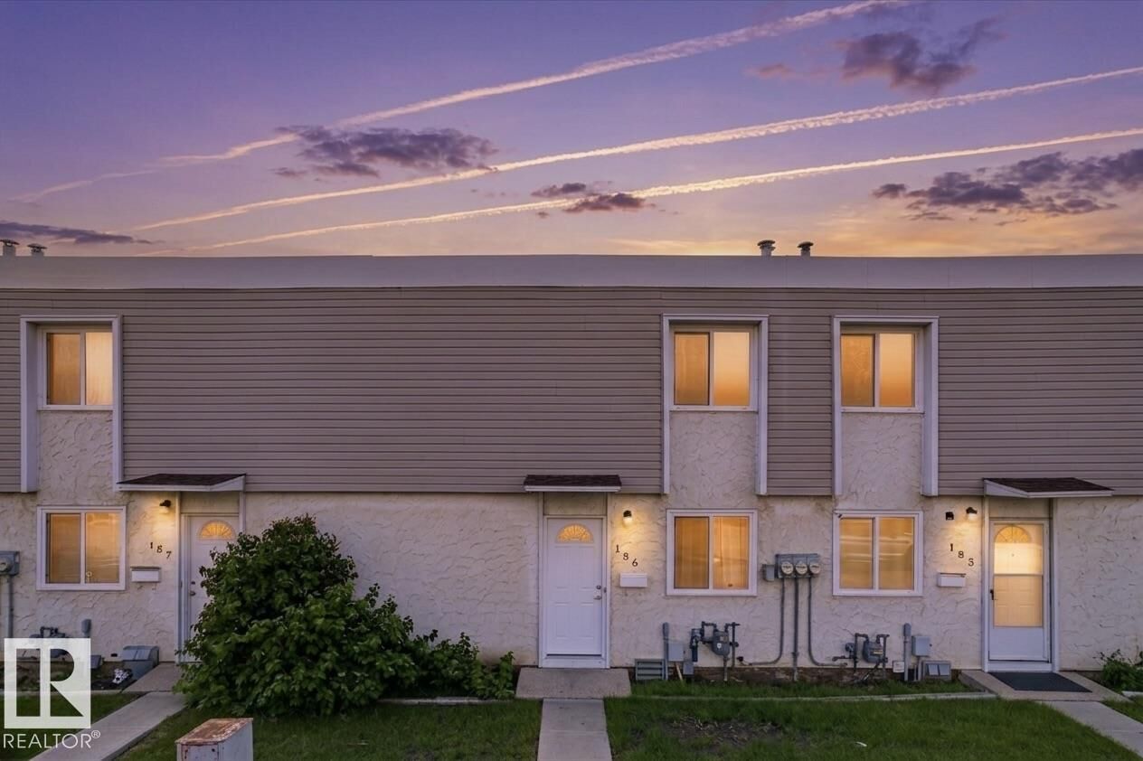 Property Photo:  186 Cornell Crest NW  AB T5C 3C3 