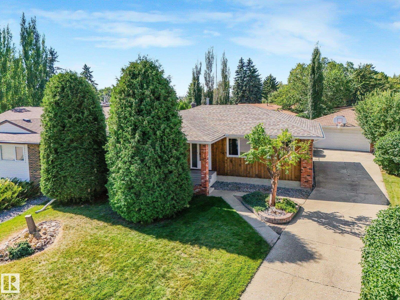 Property Photo:  3436 86 Street NW  AB T6K 0H8 